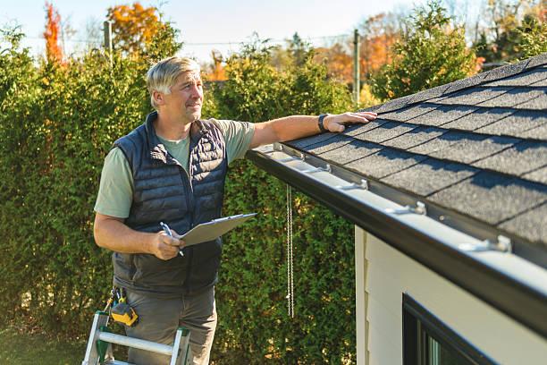 Professional Emergency Roof Repair technician working in Maxwell, TX